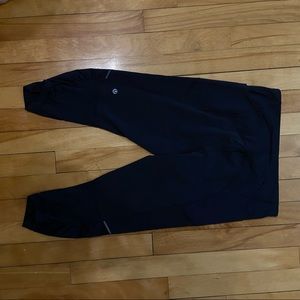 Lululemon capris size 6